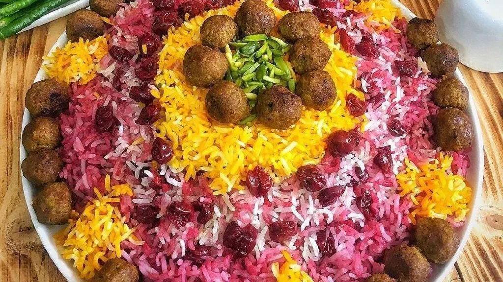 طرز تهیه آلبالو پلو شیرازی خوشمزه و مجلسی با گوشت قلقلی